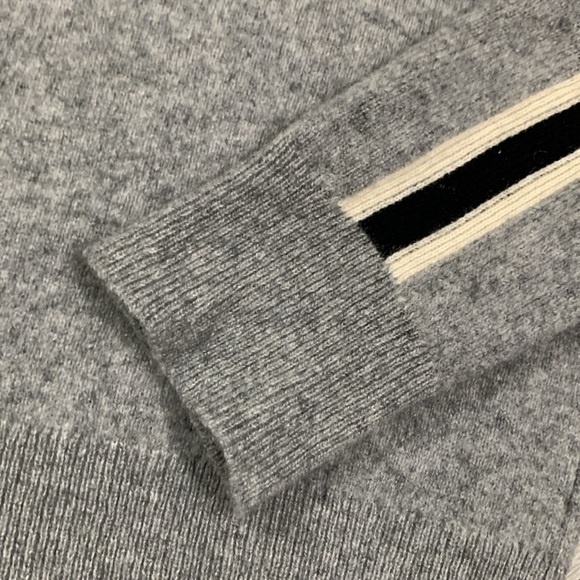 C by Bloomingdale’s 100% Cashmere Gray Sweater w/Stripes in the Sleeves size M - Picture 5 of 9
